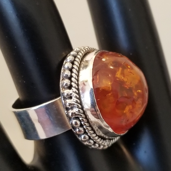 BEAUTIFUL RING NWOT - Picture 4 of 8